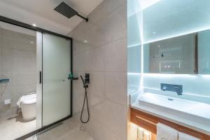 Koupelna v ubytování Phoenix Best River View B&B 故里明月 + 37 fotografií