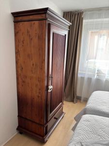 Ein Bett oder Betten in einem Zimmer der Unterkunft Ferienwohnung Lechfeld