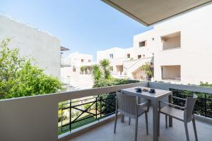 Balkón nebo terasa v ubytování Rhoe Seaside Apartments + 37 fotografií