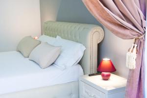 A bed or beds in a room at Brilliant Camere