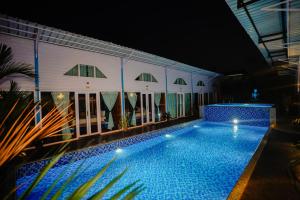 Bazén v ubytování Bayview Cottage Pool nebo v jeho okolí