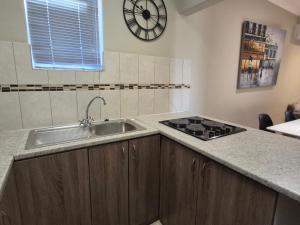 Η κουζίνα ή μικρή κουζίνα στο Mistys Apartment Durbanville +15 φωτογραφίες