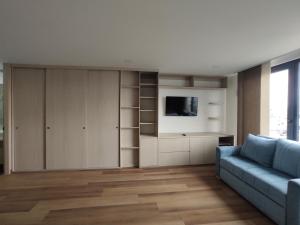 TV a/nebo společenská místnost v ubytování Modelia Living & Parking