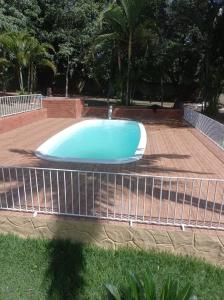 Kolam renang di atau dekat dengan Linda Chácara com piscina