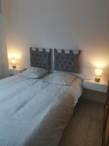 Ένα ή περισσότερα κρεβάτια σε δωμάτιο στο pretty 4-room apartment in a quiet area 3 bedrooms