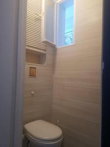 Ένα μπάνιο στο pretty 4-room apartment in a quiet area 3 bedrooms +12 φωτογραφίες