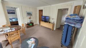 TV a/nebo společenská místnost v ubytování Ferienwohnung Rothorn Meiringen