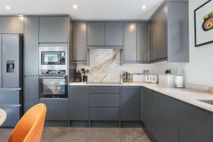 Køkken eller tekøkken på Babbling Burn Cottage - North East Escapes + 20 billeder