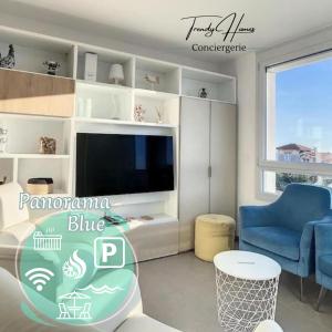 TV a/nebo společenská místnost v ubytování Appartement Rooftop 360 - JACUZZI - Parking - Clim - wifi