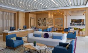 Area tempat duduk di DoubleTree by Hilton Dubai Jumeirah Beach