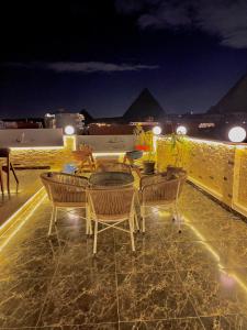 Balkon lub taras w obiekcie Solar Boat Pyramids View Hotel