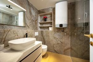 Kúpeľňa v ubytovaní Seaside Luxury Apartment Tanita