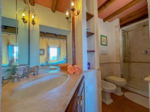 Ένα μπάνιο στο Country Charm & Jacuzzi vote 5 other OTA +40 φωτογραφίες