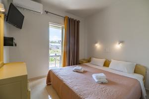 Posteľ alebo postele v izbe v ubytovaní Rhoe Seaside Apartments