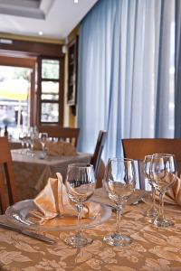 Reštaurácia alebo iné gastronomické zariadenie v ubytovaní Hotel Costabella