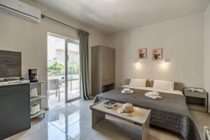 Posteľ alebo postele v izbe v ubytovaní Rhoe Seaside Apartments