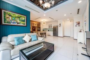 Кухня или мини-кухня в The Landmark Plus Vinhomes Serenity
 +191 фотография