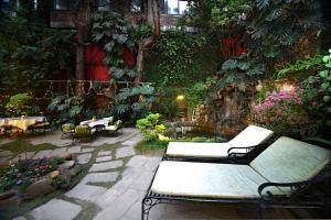 Κήπος έξω από το Nirvana Boutique Hotel