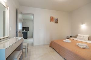 Posteľ alebo postele v izbe v ubytovaní Rhoe Seaside Apartments
