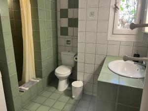 Koupelna v ubytování Villa Pergola Andros + 37 fotografií