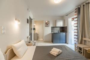 Posteľ alebo postele v izbe v ubytovaní Rhoe Seaside Apartments