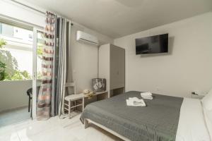 Posteľ alebo postele v izbe v ubytovaní Rhoe Seaside Apartments