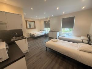 Postel nebo postele na pokoji v ubytování Saba Hotel London