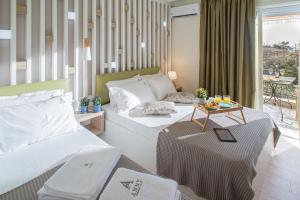 Postel nebo postele na pokoji v ubytování Anny Suites + 37 fotografií