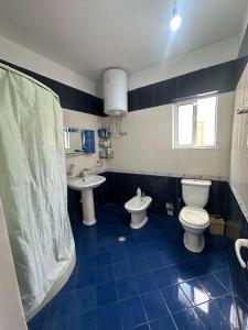 Et badeværelse på Eri apartment