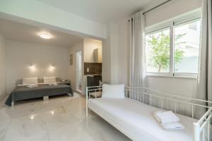 Posteľ alebo postele v izbe v ubytovaní Rhoe Seaside Apartments