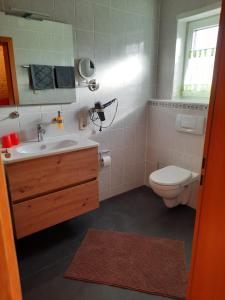 Koupelna v ubytování Gästehaus Moni Jäger + 37 fotografií