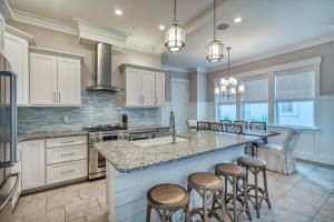 Kuchyň nebo kuchyňský kout v ubytování Sanity By the Sea by 30A Escapes + 29 fotografií