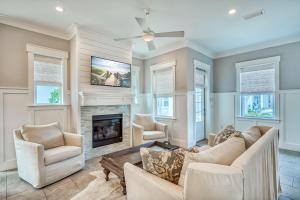 TV a/nebo společenská místnost v ubytování Sanity By the Sea by 30A Escapes