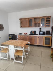 Kuchyň nebo kuchyňský kout v ubytování Villa Manamé, face à l'océan + 37 fotografií