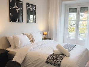 Ένα ή περισσότερα κρεβάτια σε δωμάτιο στο Soar Home l Entrecampos l