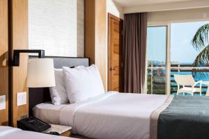 Sonesta Ocean Point Resort- All Inclusive - Adults Only客房内的一张或多张床位