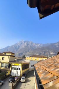 O vedere generală la munți sau o vedere la munte luată de la acest apartament