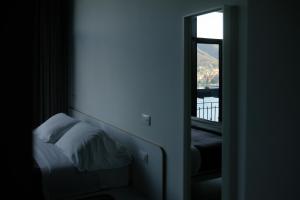 A bed or beds in a room at Veranda lake view