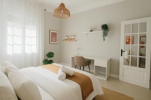 Ένα ή περισσότερα κρεβάτια σε δωμάτιο στο Soar Home l Entrecampos l +30 φωτογραφίες
