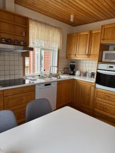 Kuchyň nebo kuchyňský kout v ubytování Hólmavað Guesthouse