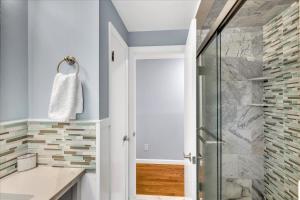 Phòng tắm tại Cirlene's Beach Retreat +41 ảnh