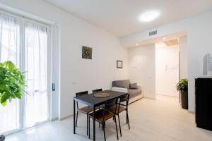 a living room with a table and a couch at Casa Del Sole in Lanciano