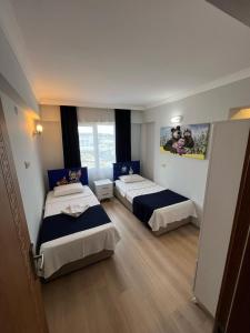Ein Bett oder Betten in einem Zimmer der Unterkunft Marla Didim Otel