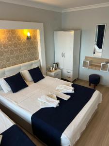 Ein Bett oder Betten in einem Zimmer der Unterkunft Marla Didim Otel