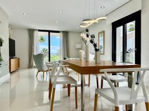 Posezení v ubytování La Paloma Seaview Apartment