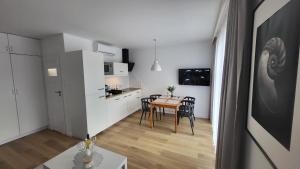 Kuchyň nebo kuchyňský kout v ubytování Apartament Stegna Baltic Park