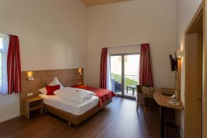 Postel nebo postele na pokoji v ubytování Hotel Waldblick