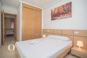 Posteľ alebo postele v izbe v ubytovaní Holiday Deluxe Magic World Playa Coral I + 16 fotografií