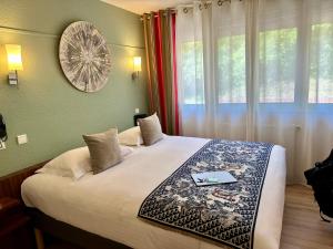 Postel nebo postele na pokoji v ubytování Hôtel Brun