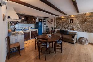 a kitchen and living room with a table and a couch at Agave Residence House 13 in Pomarico